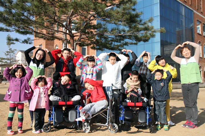 Report on visiting Miral School in China.